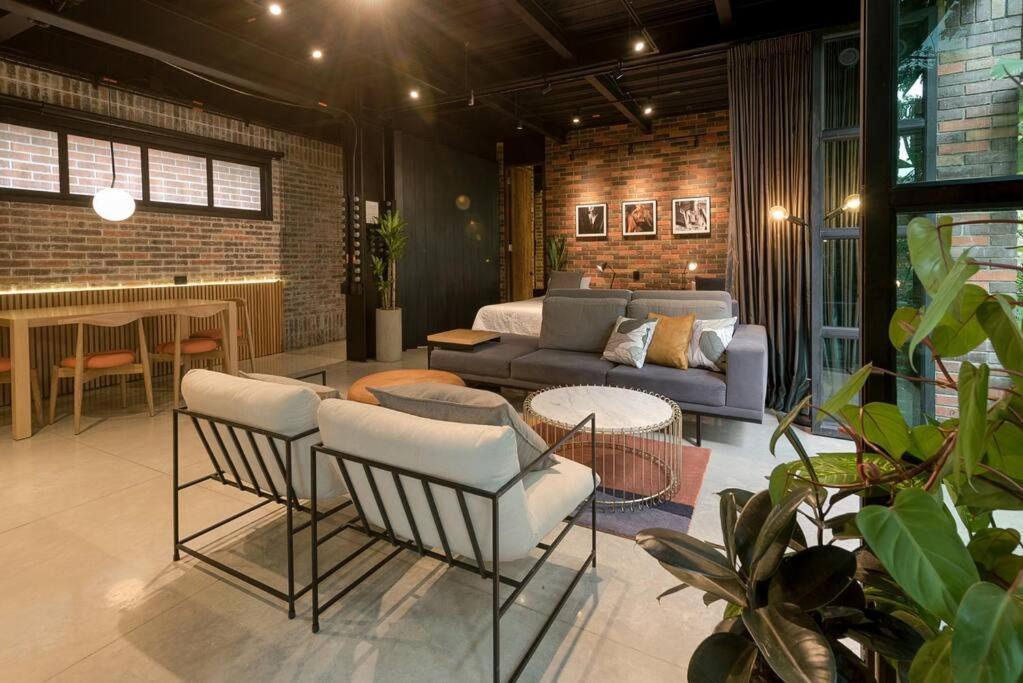 Meridiano Lofts Bed & Breakfast *